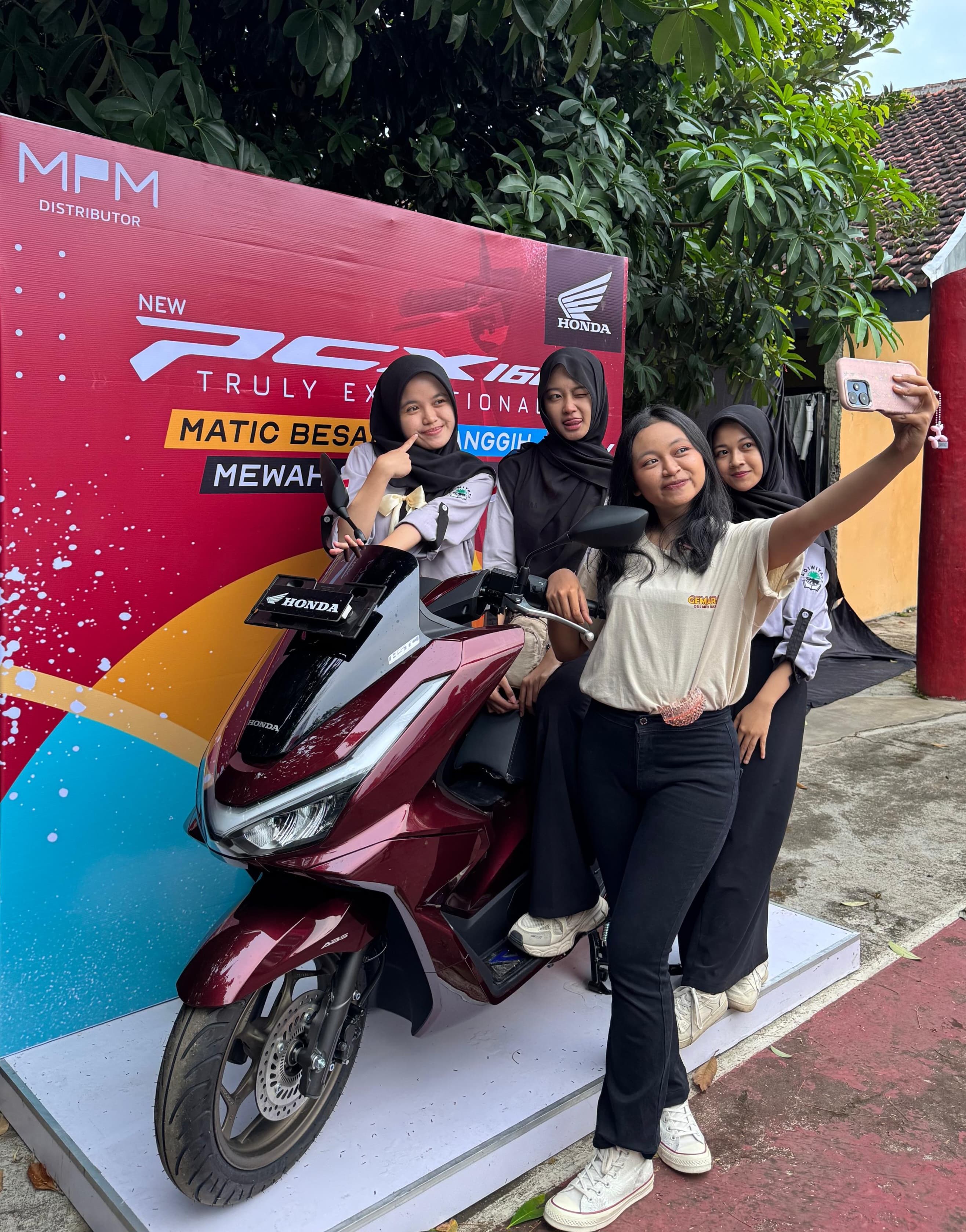 Antusiasme Pelajar SMAN 5 Jember Meriahkan PCX160 Gen-Z Movement